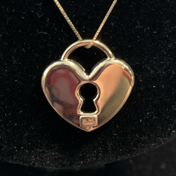 COPY - ON SALE - Lovely, 14K Heart with Keyhole Necklace - Picture 2 of 3